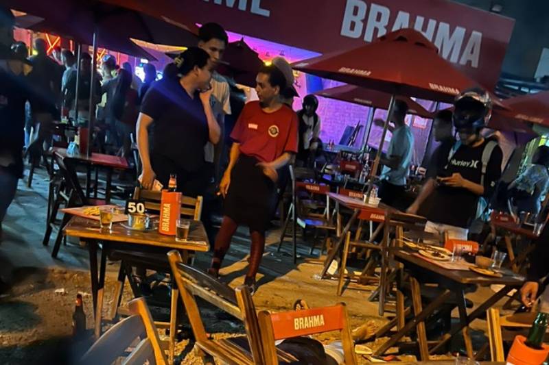 Dois homens ficam baleados em frente a bar no Geisel, em João Pessoa 2 tiroteio bar geisel 131025