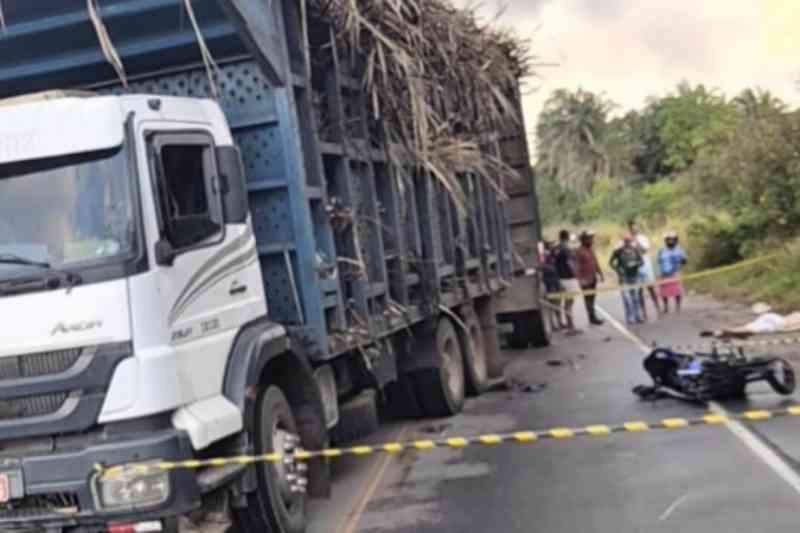 Motociclista morre após colisão com caminhão entre Alhandra e Caaporã, no Litoral Sul da Paraíba 4 acidente cupissura 021125