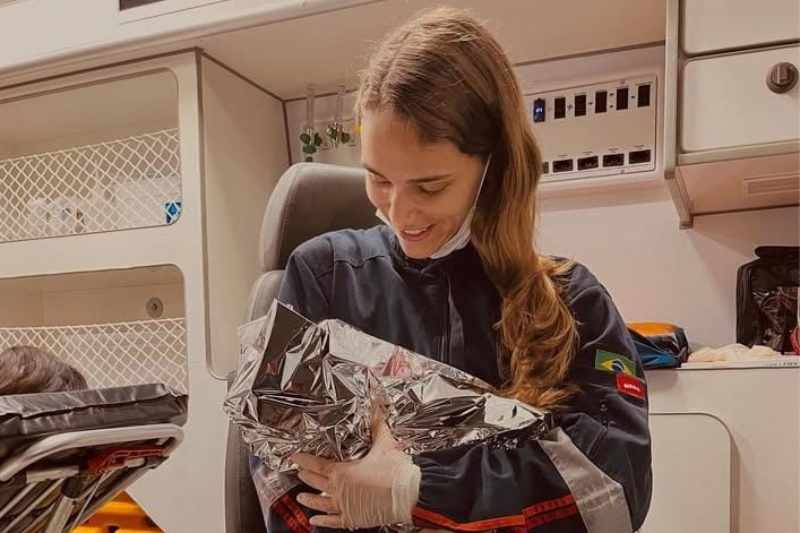 Bebê nasce dentro de ambulância do SAMU no Sertão Paraibano 1 bebe nasce ambulancia desterro 051125