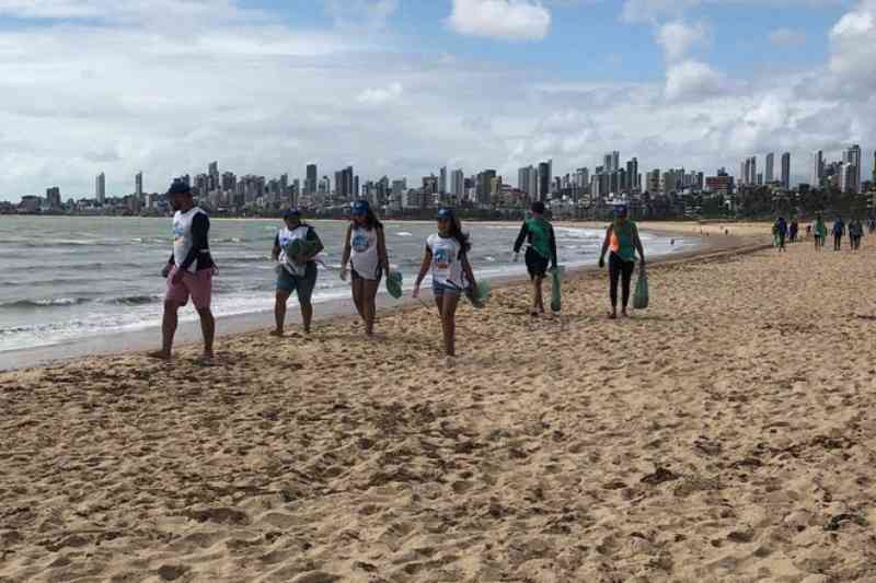 Projeto promove ação de educação ambiental nas praias de Manaíra e Bessa neste sábado (22) 4 limpa mar