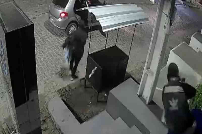 Loja de roupas é arrombada em Bayeux e prejuízo chega a R$ 20 mil 2 arrombamento bayeux 011225