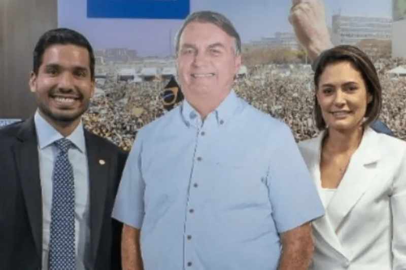 Com ex-presidente preso, Bolsonaro de papelão ganhará agenda nas eleições 5 bolsonaro de papelao