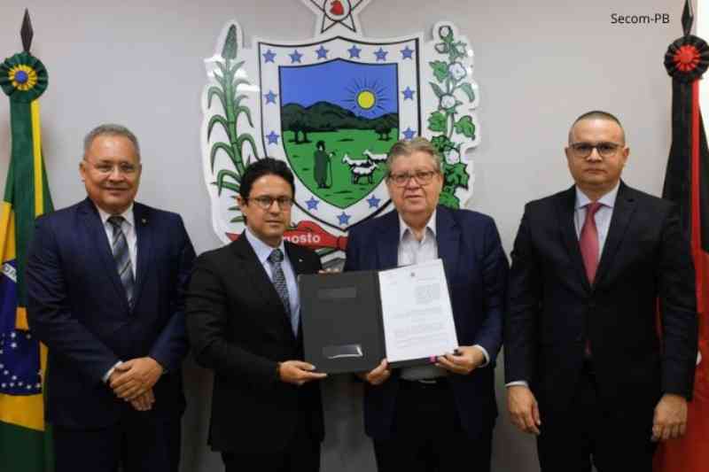 MPPB e Governo do Estado assinam decreto que garante recursos para combate ao crime 1 decreto combate crime mppb 151225