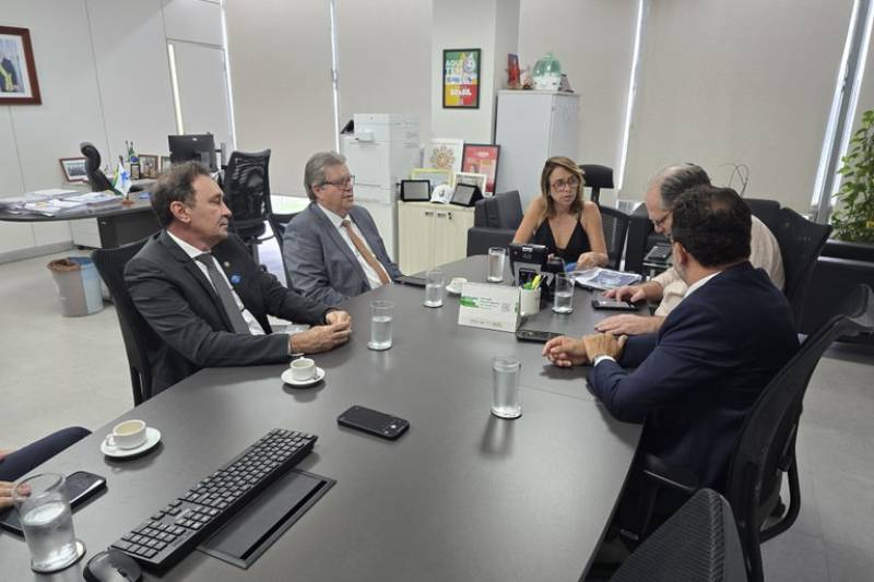 João Azevêdo trata de investimentos em cirurgias eletivas no Ministério da Saúde 5 reuniao saude bsb 231225