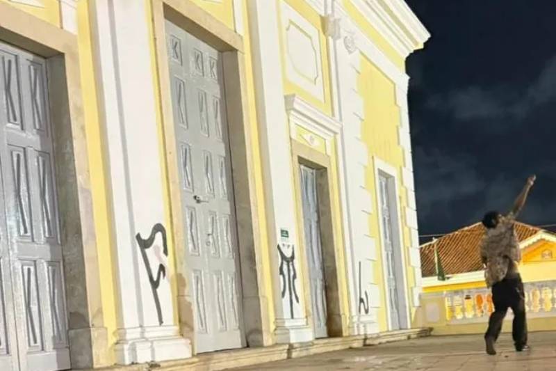 vandalismo igreja 211225