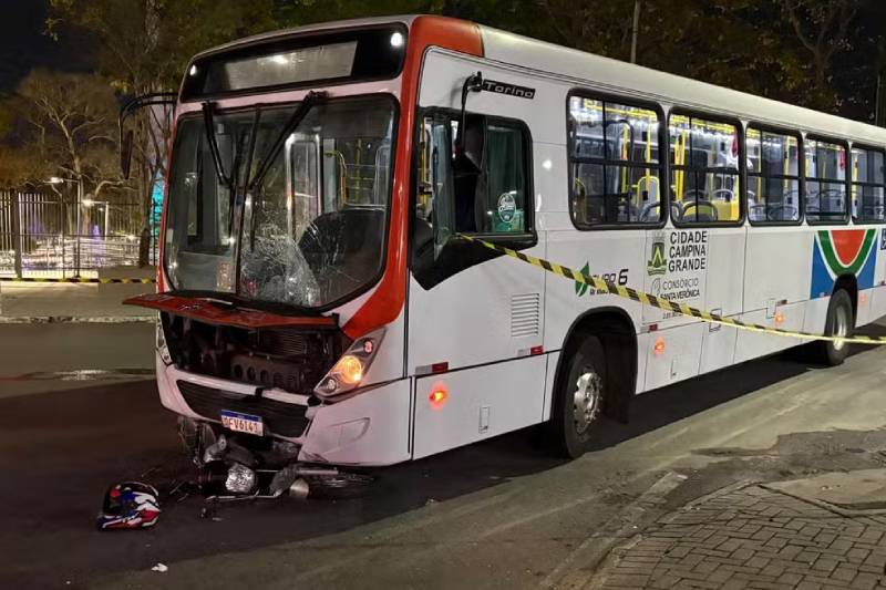 Colisão entre ônibus e motocicleta termina com jovem morto no Centro de Campina Grande 3 acidente cg 260126