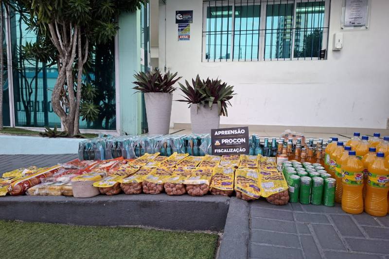 Procon-CG apreende 292 produtos impróprios para consumo no bairro Três Irmãs 3 apreensao procon cg 050126