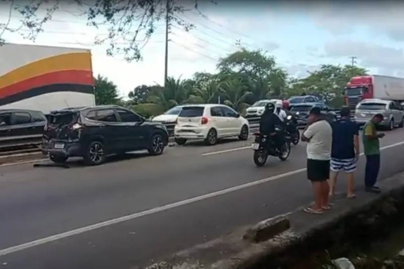 Engavetamento na BR-101 trava trânsito entre Santa Rita e Bayeux, na Grande João Pessoa 2 engavetamento 160126