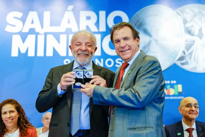 Lula reconhece que valor do salário mínimo é baixo, mas aponta importância de direito 4 lula salario minimo
