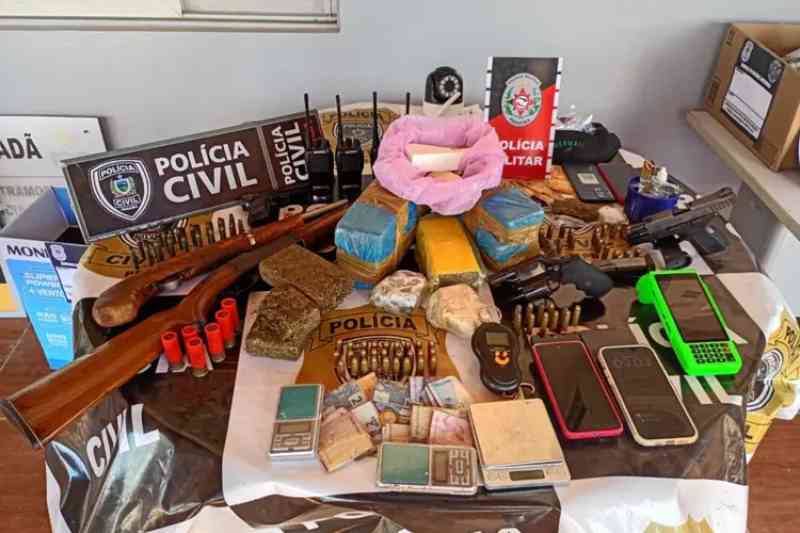 Polícia Civil prende suspeitos e apreende armas e drogas em operação no município de Pilar 1 operacao pilar segura 230126