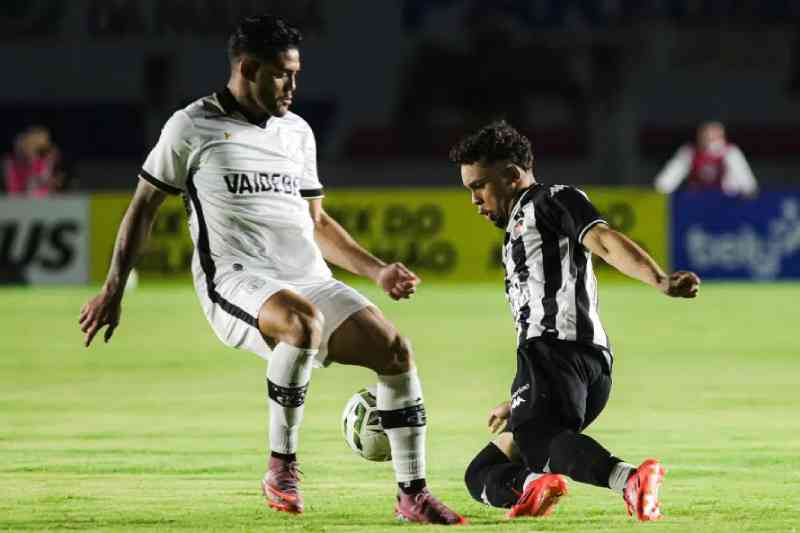 Botafogo (PB) vence o Treze e assume vice-liderança do Campeonato Paraibano 5 botafogo x treze 180226