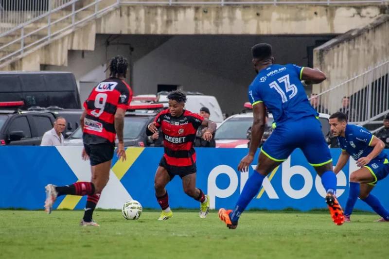 Campinense vence Serra Branca no Amigão e assume liderança do Paraibano 1 campinense x serra branca 140226