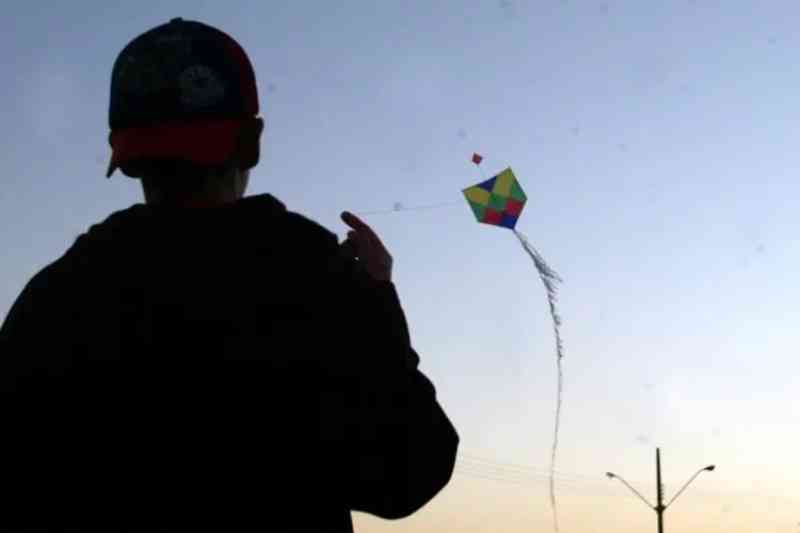 empinando pipa