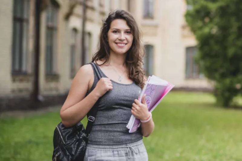 Mulheres da Paraíba podem concorrer a bolsas integrais de mestrado no Reino Unido 5 mulher estudante