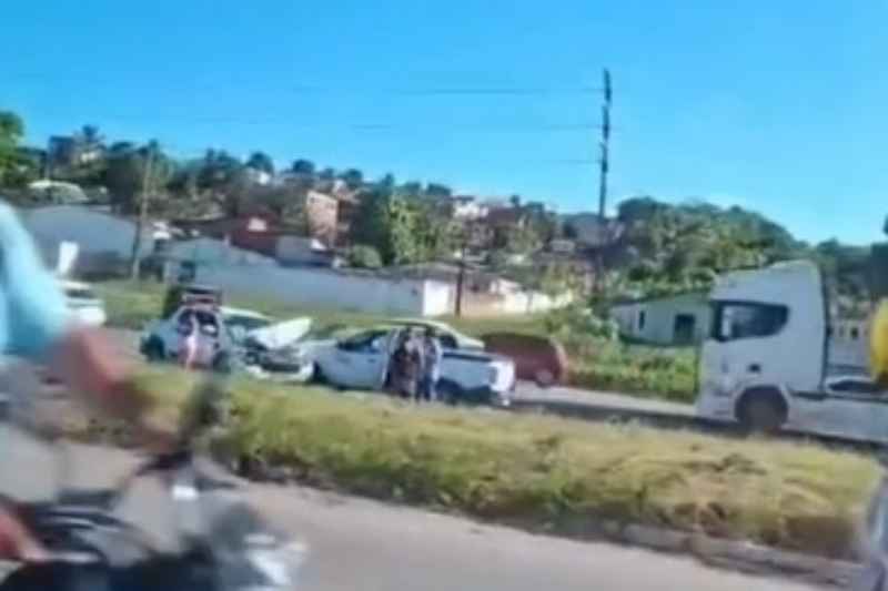 Acidente com três veículos causa lentidão na BR-230 em Santa Rita 12 acidente metropolitano 200326