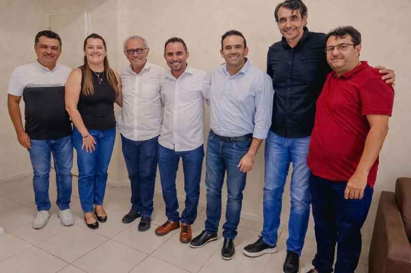 Cícero Lucena ignora boatos de desistência e amplia base política no Sertão 3 apoios cicero sousa
