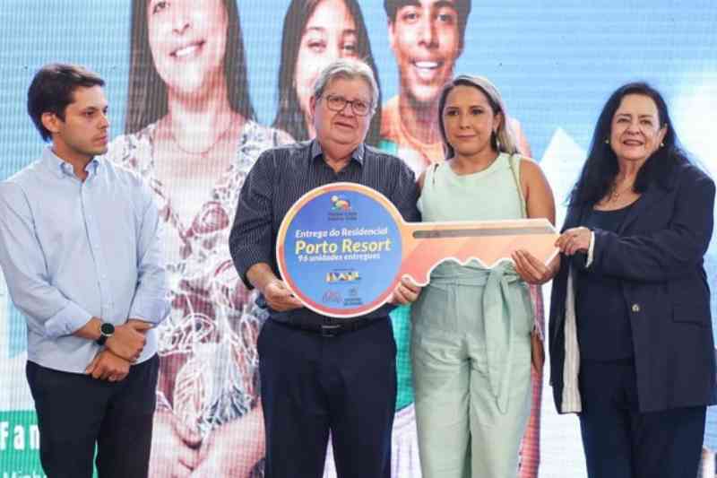 João Azevêdo entrega apartamentos do Residencial Porto Resort, em João Pessoa 5 entrega porto resort 050326