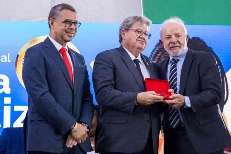 João Azevêdo recebe em Brasília Selo Ouro de Alfabetização do MEC 5 joao premio bsb 230326