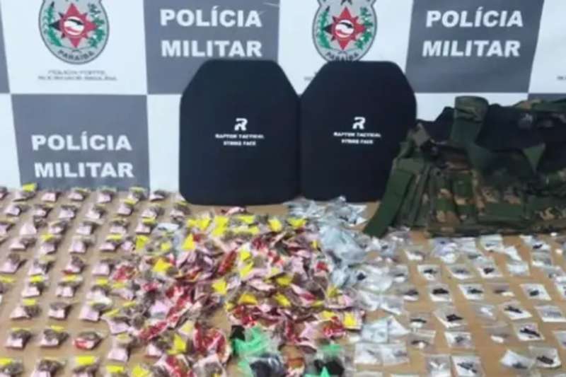 Polícia Militar prende mulheres com arsenal de drogas e colete balístico no Tambiá 4 apreensao drogas tambia 190426