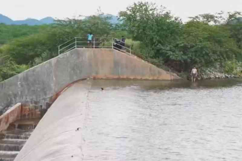 barragem da farinha sangrando