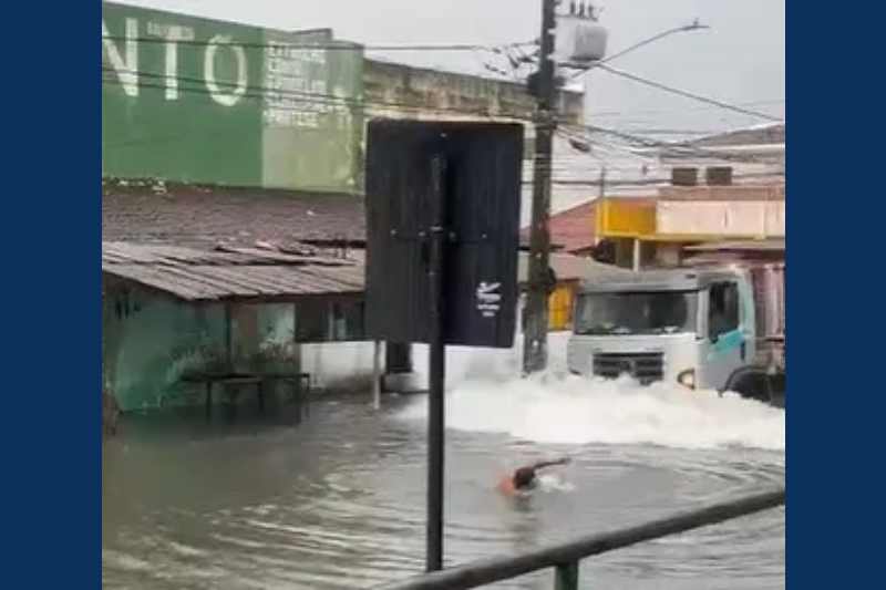 homem nada chuva torre 080426