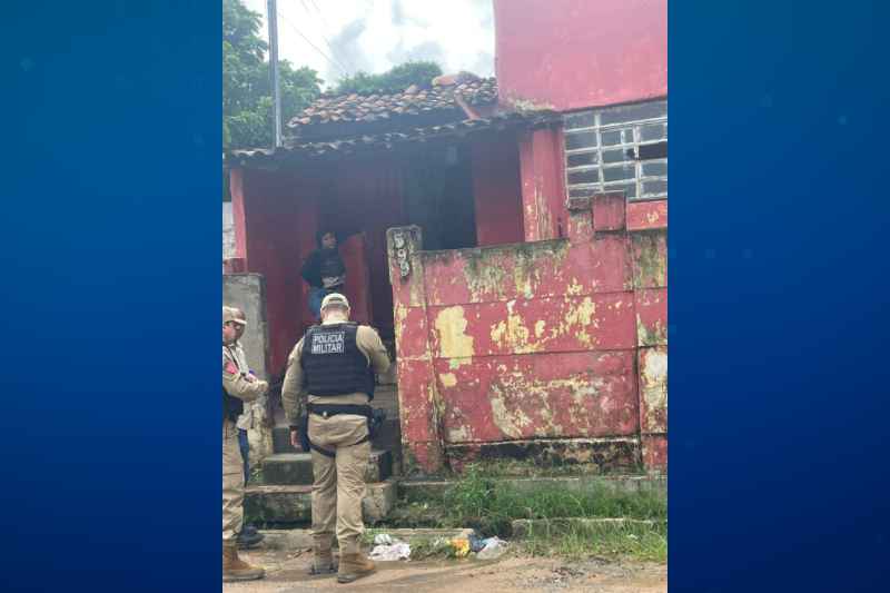 Homem é morto a tiros ao tentar fugir pelo telhado durante invasão de casa em Santa Rita 9 homicidio santa rita 150426