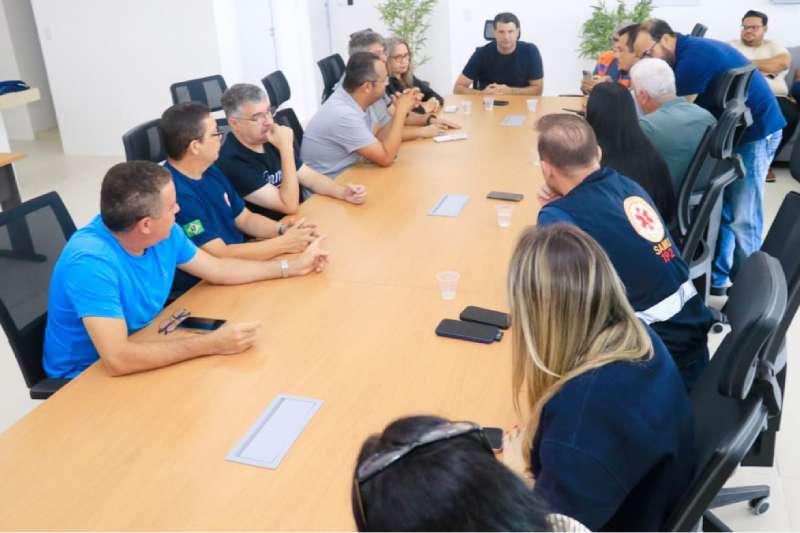 reuniao leo bezerra chuva 020526