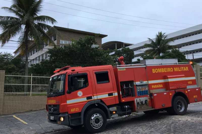 Princípio de incêndio na UEPB paralisa atendimentos na Clínica Escola de Fisioterapia em Campina Grande 7 incendio uepb 220726