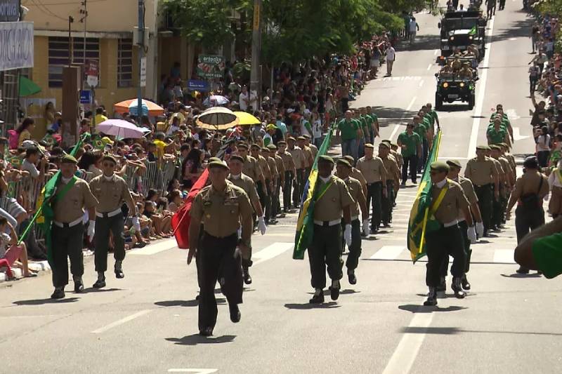 desfile civico cg