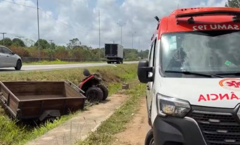 Mulher morre e dois homens ficam feridos após carroça puxada por quadriciclo tombar na BR-101 1 acidente alhandra 221026