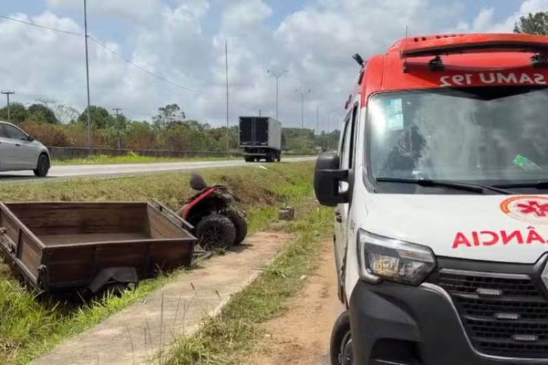 Mulher morre e dois homens ficam feridos após carroça puxada por quadriciclo tombar na BR-101 24 acidente alhandra 221026