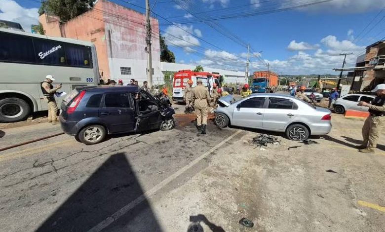 Colisão entre dois veículos deixa três feridos na PB-073, em Guarabira 1 acidente guarabira 011026