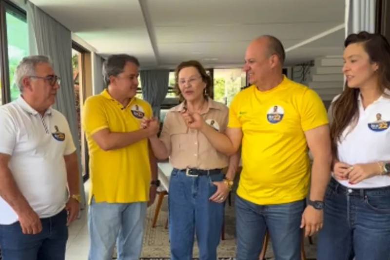 Léa e Camila Toscano anunciam apoio a Flávio Bolsonaro no 2º turno em Guarabira 16 apoio familia toscano flavio 2221026