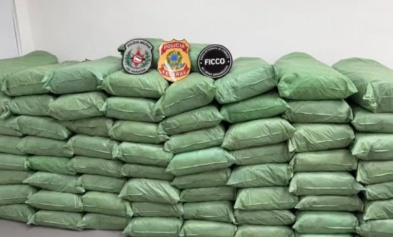 Homem é preso com cerca de 520 kg de maconha em caminhão no Sertão da Paraíba 1 apreensao agua branca 151026
