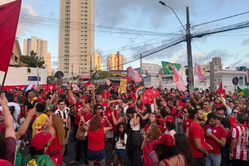Apoiadores de Lula promovem ato em João Pessoa na véspera do segundo turno 3 ato lula 241026