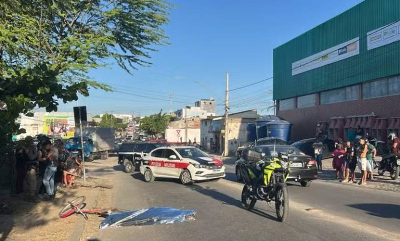 Ciclista morre após ser atingido por carreta em avenida de Campina Grande 1 atropela cg 151026