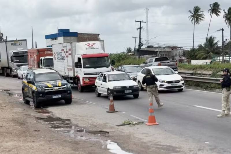 Homem morre após ser atropelado por caminhão na BR-101, em João Pessoa 16 atropelamento jpa 051026