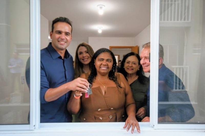 Lucas Ribeiro entrega apartamentos e assegura moradia digna a famílias de Patos 60 entrega apartamentos patos 081026