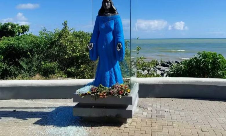 estatua de iemanja vandalismo
