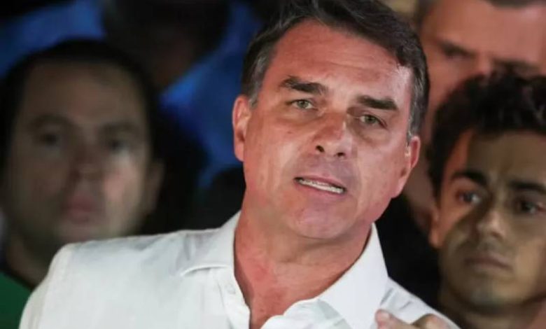 Rota de fuga: Flávio Bolsonaro deixa o Brasil por Foz do Iguaçu e passa por Argentina e Equador antes de chegar aos EUA 1 flavio bolsonaro 1