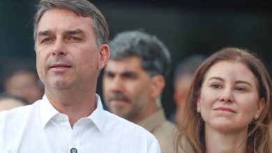 Flávio Bolsonaro participa de missa na Catedral de Brasília 6 flavio bolsonaro e esposa 121026