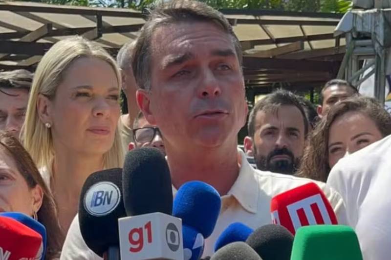 Flávio Bolsonaro diz que vai manter programas sociais criados por Lula 3 flavio bolsonaro rj