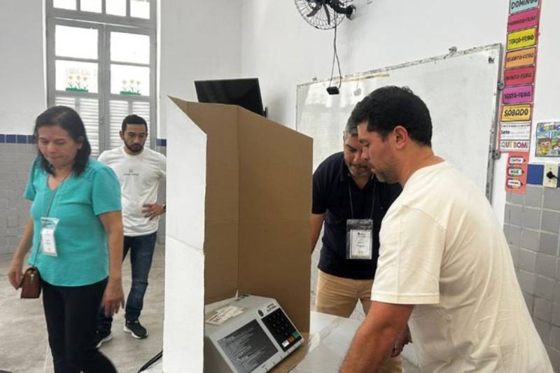 Instalação das urnas eletrônicas nos locais de votação da PB encerra neste sábado (3) 10 instala urna eletronica