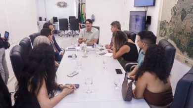 Leo Bezerra convoca 42 novos profissionais aprovados no último concurso da Educação de João Pessoa, que chega a 542 chamados 3 leo convoca educacao 011026