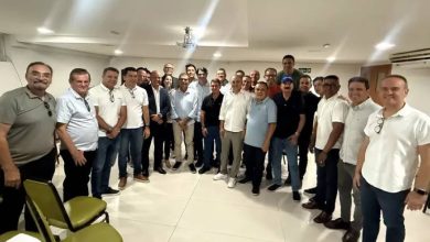 Leo Bezerra reúne vereadores aliados e avalia ajustes na administração de João Pessoa 6 leo reune bancada 071026