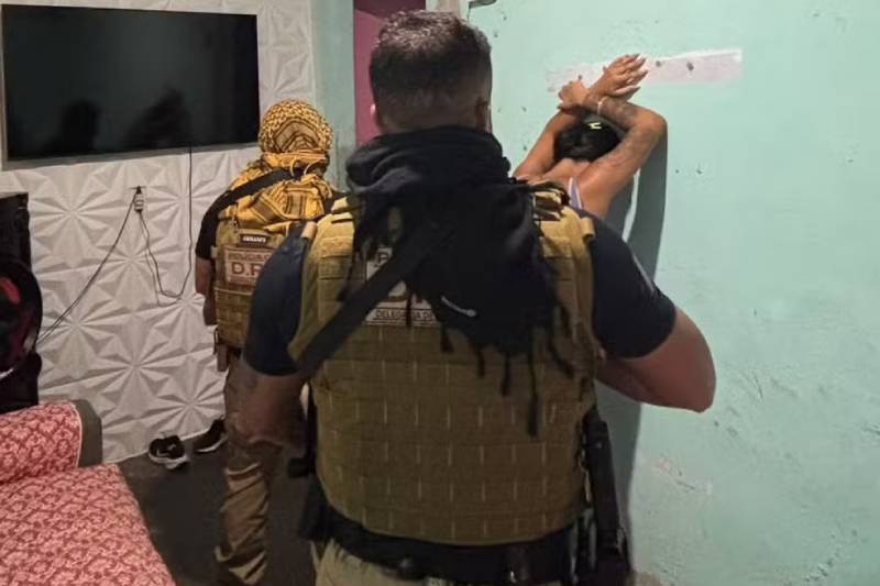 operacao cadeia de comando 161026