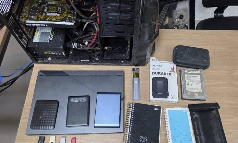 Polícia apreende equipamentos em Cabedelo durante investigação sobre distribuição de malwares 1 prisao hacker 081026