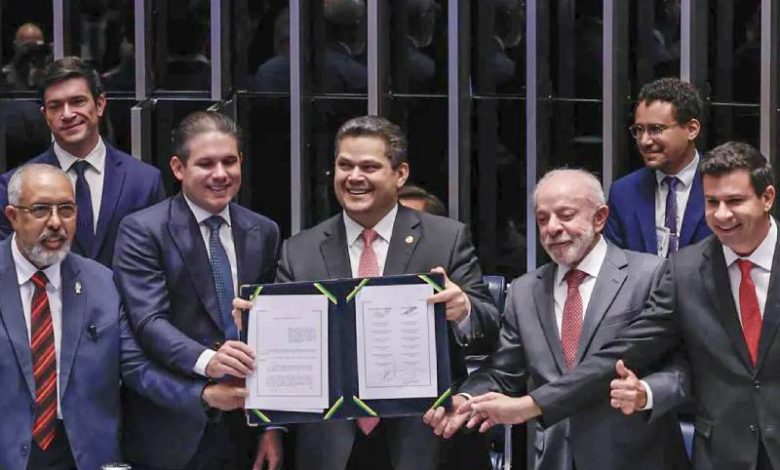 Congresso promulga emenda do fim da 6x1; escala 5x2 começa em 60 dias 1 promulga fim 6x1 1