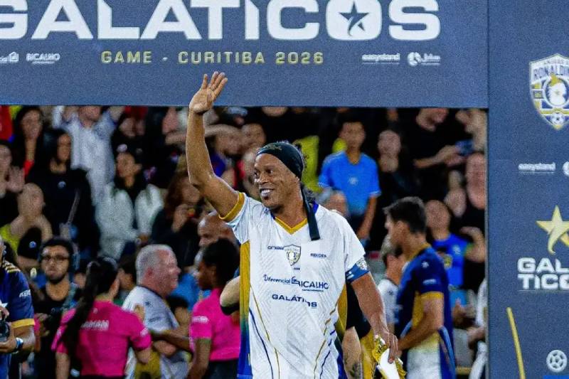 Aos 46 anos, Ronaldinho Gaúcho anuncia volta aos gramados pelo italiano Ravenna 59 ronaldinho gaucho