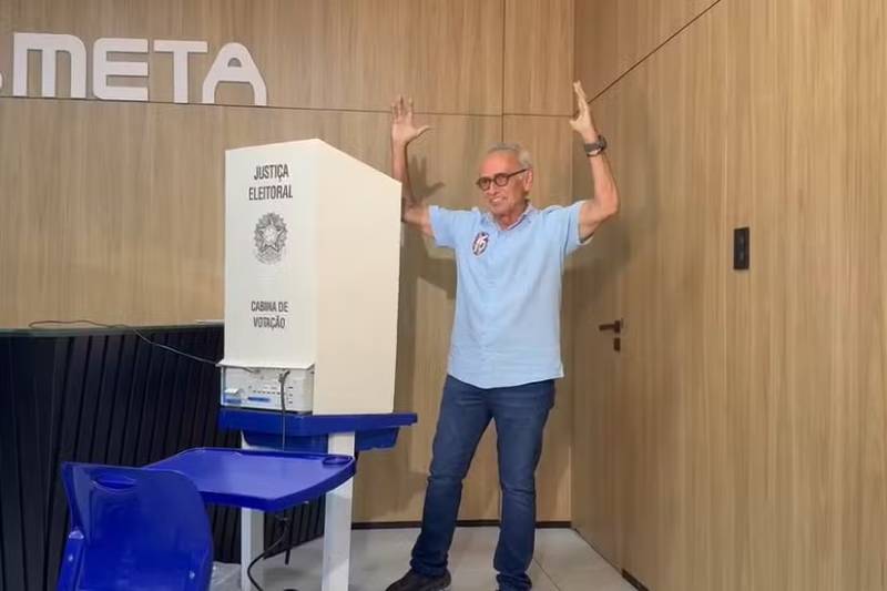 Cícero Lucena vota em João Pessoa e diz confiar na decisão dos eleitores 5 voto cicero 041026 1